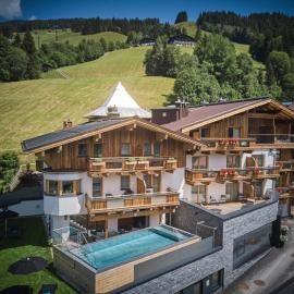 Hotel Astrid mit Panoramapool & inklusive JokerCard, hotell sihtkohas Saalbach Hinterglemm