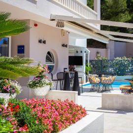 Aparthotel Flora – hotel w Tučepi