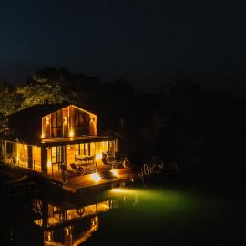Congo Bungalow: Ülgün şehrinde bir otel
