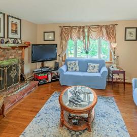 Walk to Beach & Main St: Dog-Friendly Cape Cod Gem, hotel em West Yarmouth
