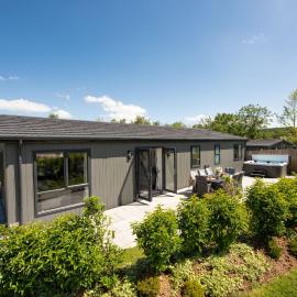 Juniper Lodge, 28 Roadford Lake Lodges, Hotel in Lifton