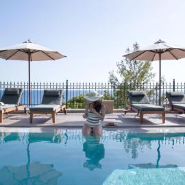 Avra Private Suites, хотел в Ласи