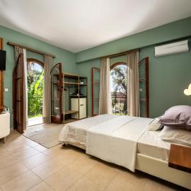 Lord Ape Suites Club, hotel in Benitses