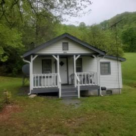 Cute Little Cabin (Near the Nantahala River)