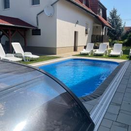 Villa Lili Apartments, hotel in Balatonkeresztúr