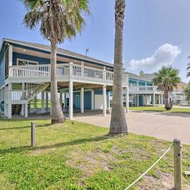 Deck & Grill: Walkable Crystal Beach House!