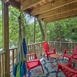 Mount Ida Condo w/ Balcony + Resort Amenities, hotel en Mount Ida