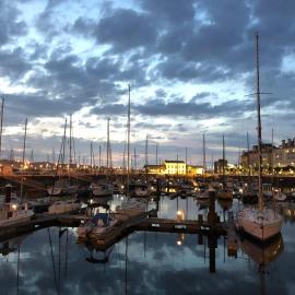Alojamientos Muelle de Gijón, готель у місті Хіхон