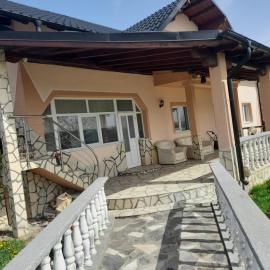 Casa Manu، فندق في Orţăşti