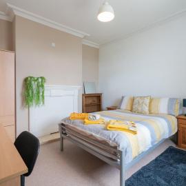 Spacious 4BR, Parking, Near Centre, Accommodates 7, hotel in Sheffield