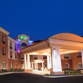 Holiday Inn Express Hotel and Suites Akron South-Airport Area by IHG، فندق في أكرون