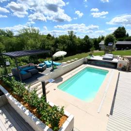 Gemütliche Ferienwohnung mit Pool bei Jena, hotel Kahlában