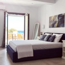 All Blue Suites, готель у місті Амбелас