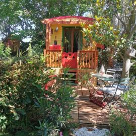 Paradou में, होटल Roulotte HOPE-Le jardin de Mia
