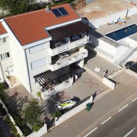 Apartment Petra, hotel in Starigrad