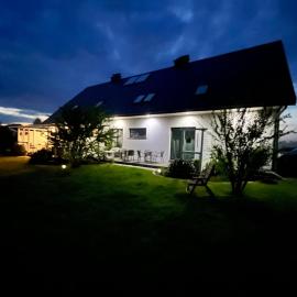 Dom w Trawach, hotel a Smołdziński Las