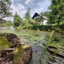 The RiverSide Chill Hostel, hotel u Bledu