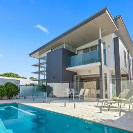 Anna Superbly Stylish Luxury Townhouse