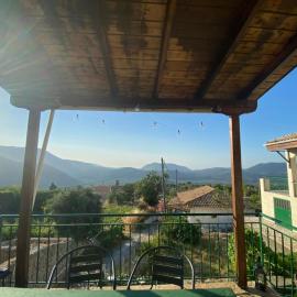 Traditional Home in Agios Petros Lefkada, viešbutis mieste Ágios Pétros