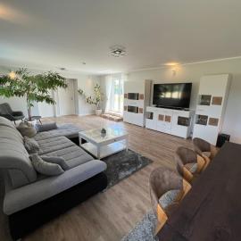 Bungalow 4 Schlafzimmer 8 Personen Parkplatz Grundstück Garten, hotel sa Leipzig