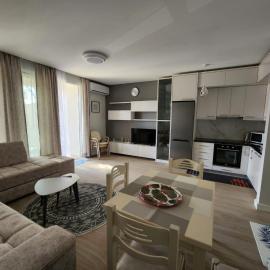 Lovely 1-Bedroom Apartment at San Pietro Beach Front Resort、Mullini i Danitのホテル