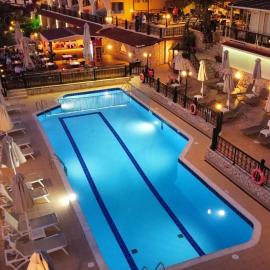 Zante Palace、チィリヴィのホテル