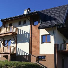 Domek pod Koroną Bieszczad, khách sạn ở Strzebowiska