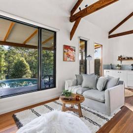Pool House Bellingen، فندق في Fernmount