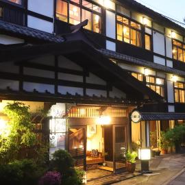 野沢温泉　奈良屋旅館, hotel u gradu Nozava Onsen