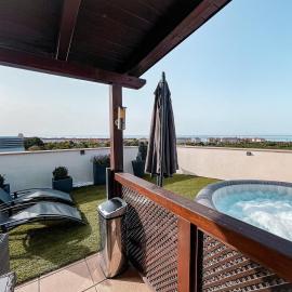 Sunset Deluxe con jacuzzi, piscina y barbacoa、カラフェルのホテル