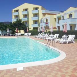 Hotel Isola Rossa, готель у місті Боза