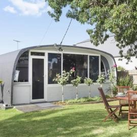 Chill at our Igloo cottage - 100m stroll to beach