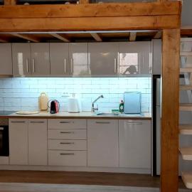 Empyreal Blue Apartments، فندق في Dexamenes