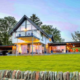 Knockderry Lodge -Private Luxury pet-friendly accommodation in Scotland with hot tub, hotel i Cove