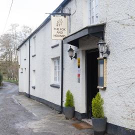 Fox And Hounds Llancarfan, hotel a Barry