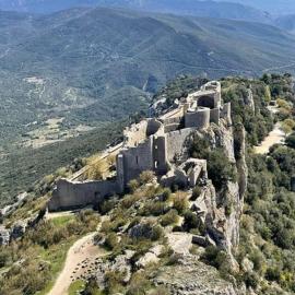 Gîte XL Familles et groupes Duilhac sous Peyrepertuse, hotelli kohteessa Duilhac