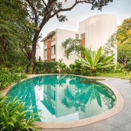 El Sereno by The Blue Kite - 2 BHK Stylish Apartments In Vagator with Garden- 10 minutes drive to Vagator Beach، فندق في Chapora