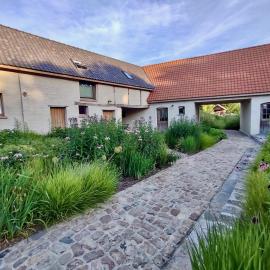 Nachtegael Hoekhuis, knusse woning met prachtig vergezicht, Hotel in Kluisbergen