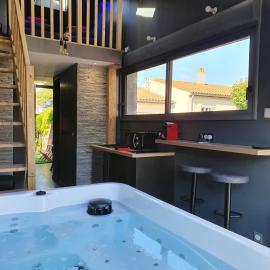 Loft Spa Bord de Mer Fouras - 800m des plages: Fouras şehrinde bir otel