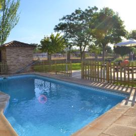 Casa Rural Villa Herrera، فندق في Fernancaballero