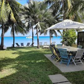 Fantastic spacious beachfront VILLAVACANCES