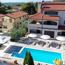 Apartment Nina with private pool, hotel en Nova Vas