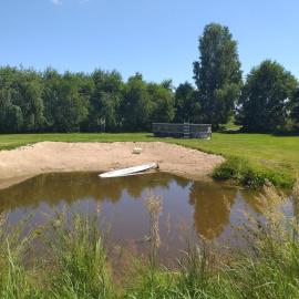 Domek letniskowy na Mazurach nad stawem, hotel in Gromoty