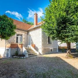 Maison de la Gaîté - Proche gare - Jardin, hotel v destinaci Amboise