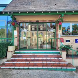 L'AUBERGE DE L'OLIVE, hotel di Dompierre-sur-Besbre