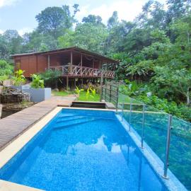Eden Valley Ecolodge and Farming, hotel in Madalena