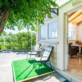 Apartment Harmony - with free parking, hotel em Doli