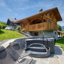 Chalet moderne avec jacuzzi, animaux admis, Morillon - FR-1-642-66, hotel Morillonban