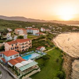 Achillion Apartments & Studios, hotelli kohteessa Ammoudia
