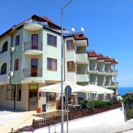 Family Hotel Amore, hotel in Byala